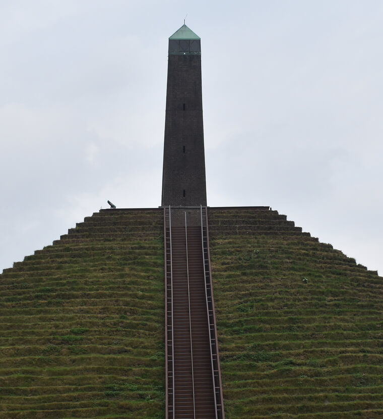 De Pyramide van Austerlitz