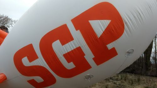 SGP Capelle werft zwevende kiezer met zeppelin