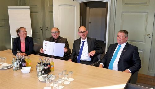 Bestuursakkoord getekend, presentatie college B&W