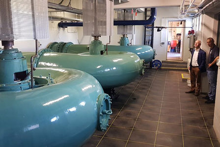 Waterschap pompt rivierwater de polder in