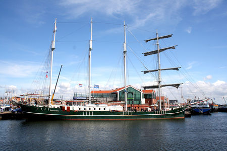 Zondagsrust voor de havenmeesters