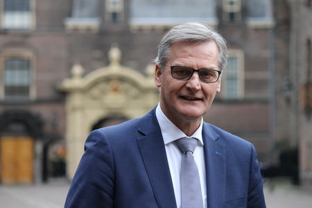 Laat burgemeestersbenoeming in Grondwet staan