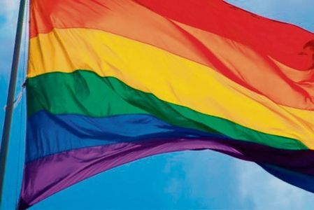 Niemand gebaat bij hijsen regenboogvlag