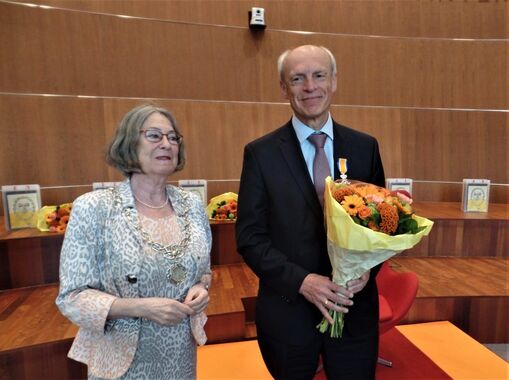 Koninklijk lintje voor dhr. Van Herk