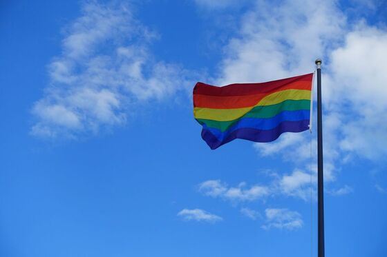 SGP Papendrecht tegen jaarlijks hijsen regenboogvlag