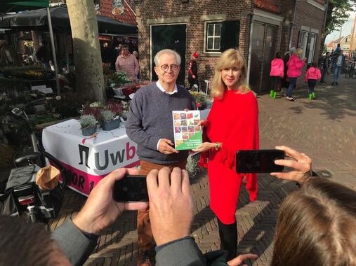 Overhandigt rapport schaarse vergunningen aan staatssecretaris Keijzer