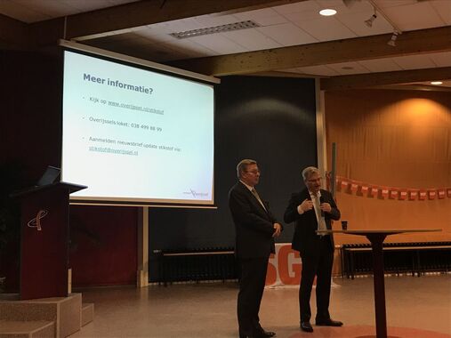 SGP Statenlid Van Dijk en gedeputeerde Ten Bolscher te gast op SGP bijeenkomst te Staphorst.