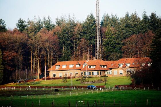 Katwijkse gezinnen in de knel door sluiting jeugdzorg Hoenderloo: SGP Katwijk vraagt aandacht bij Tweede Kamer en gemeente.