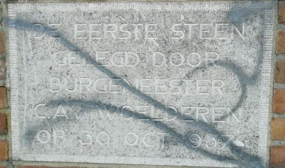 Behoud historische gevelstenen Ravesteynplein