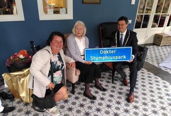 Onthulling naambord Dokter Stumphiuspark