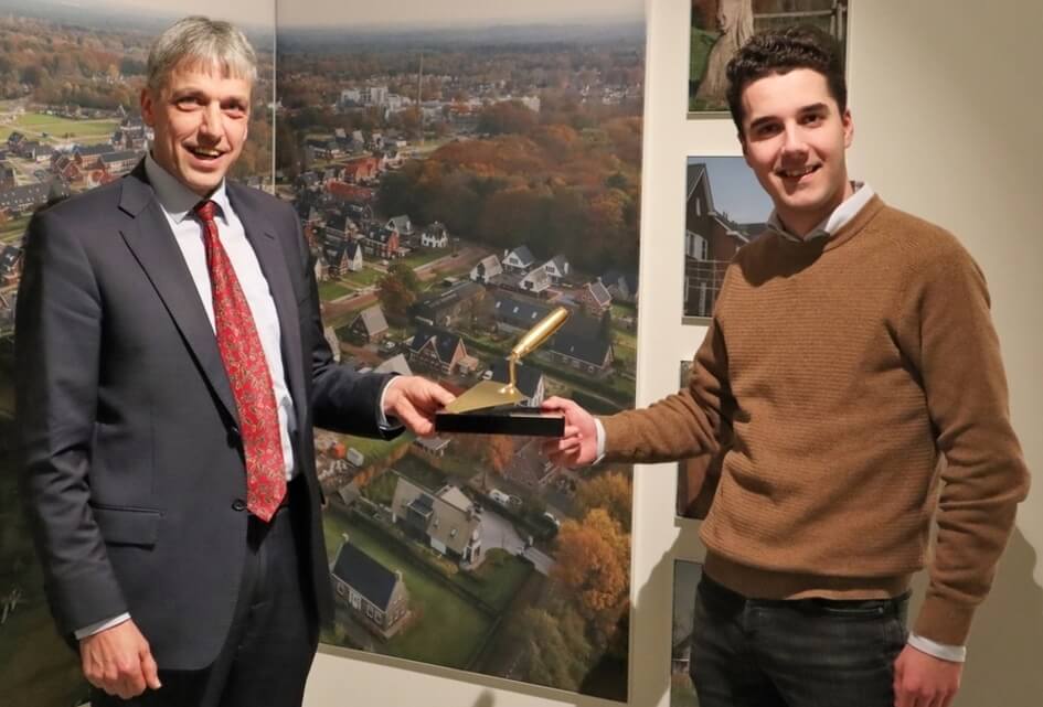 Wethouder Groothuis krijgt De Gouden Troffel