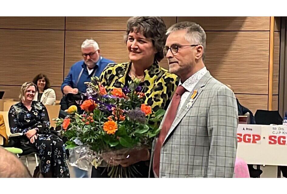 Koninklijke onderscheiding voor vertrekkend raadslid Henk Geluk