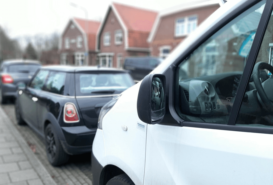 SGP-motie voor toestemming parkeren van werkbussen in woonwijken aangenomen