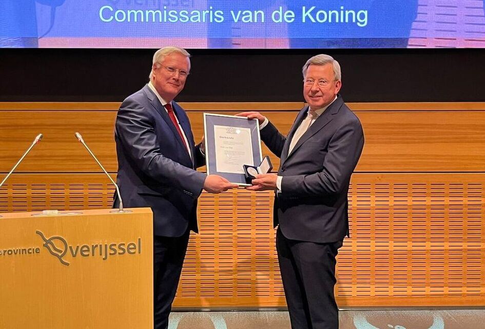 SGP-Statenlid Dirk van Dijk bij afscheid onderscheiden