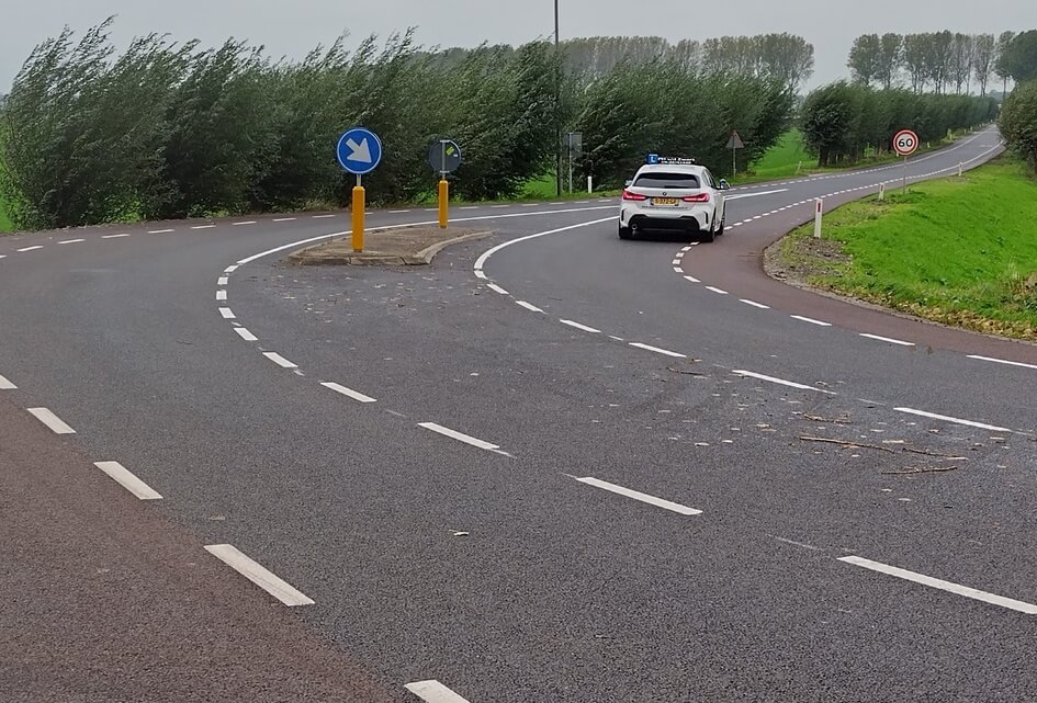 Korteweg Zuid-Beijerland voorzien van fietsstroken in rood asfalt