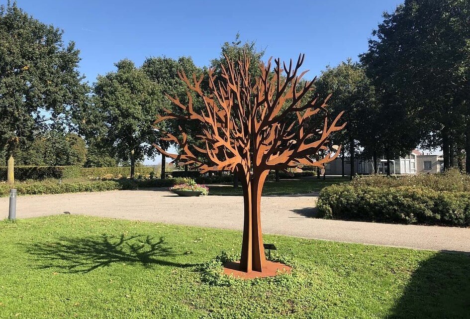 Begraafplaats Waarde krijgt gedenkboom voor immature kindjes