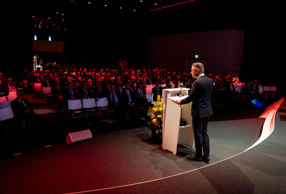 Chris Stoffer in partijrede: ‘SGP blijft constructief-kritisch’