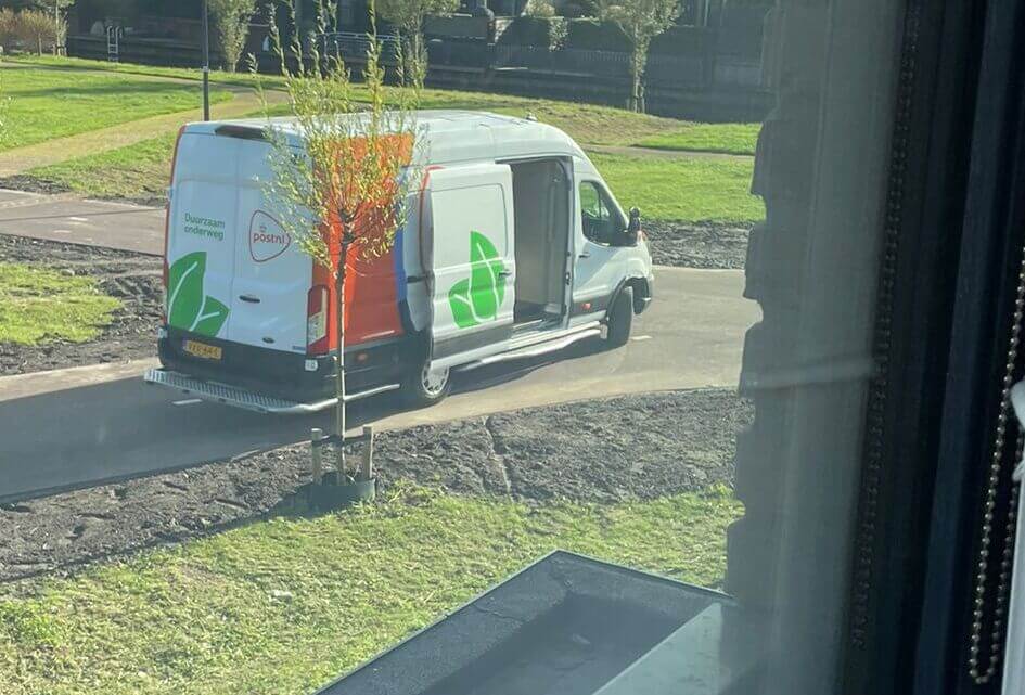 Automobilisten rijden over fietspaden in Rengerswetering