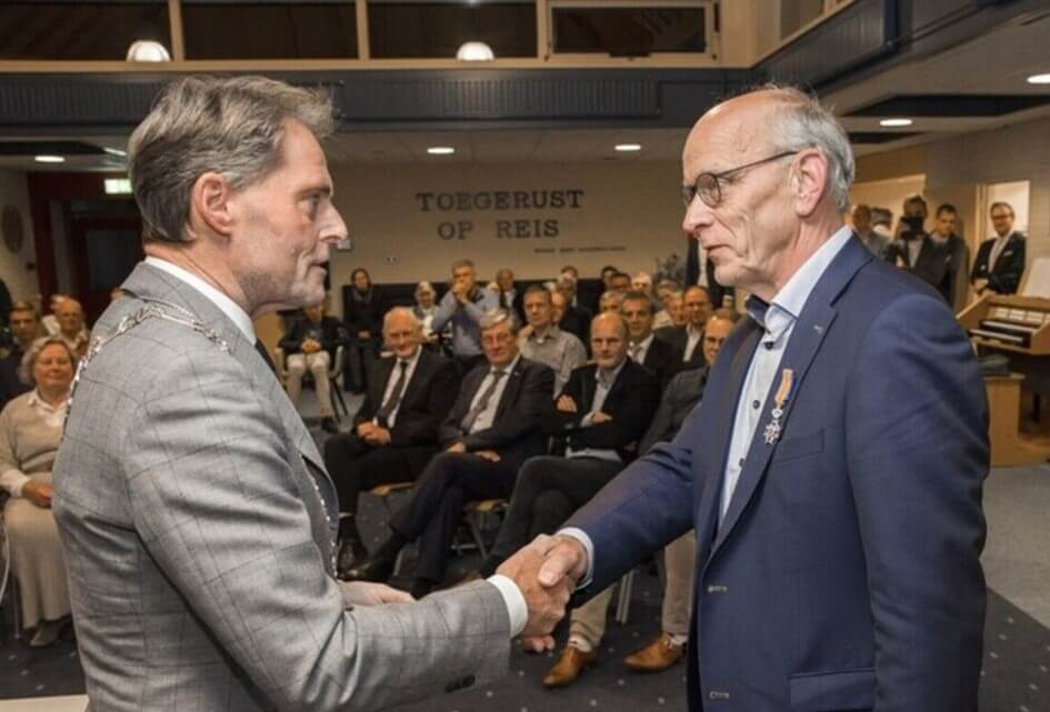 Koninklijke onderscheiding voor oud-bestuurslid Peter van der Hoek