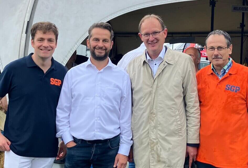 Hoog bezoek bij SGP: André Flach en Bert-Jan Ruissen op Fokveedag Hoornaar