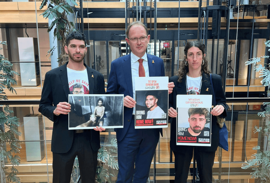 Twee jaar na 7 oktober 2023: Ruissen ontmoet familie gijzelaars en debatteert over Trumps vredesplan