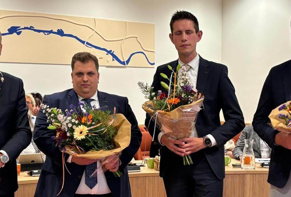 Beëdiging burgerraadsleden Corwin Vlot uit Oud Alblas en Jan van der Wal