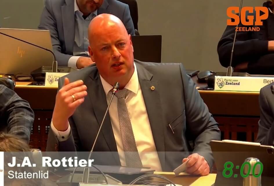 Twee SGP-moties unaniem aangenomen