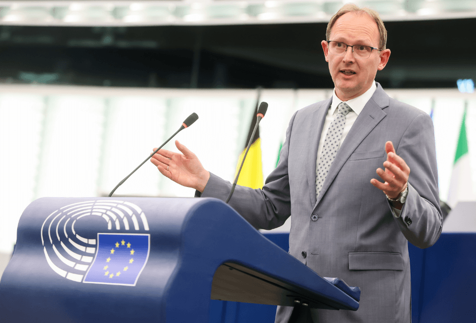 Voor 5 miljard euro aan fraude - SGP noemt dit dweilen met de kraan open!