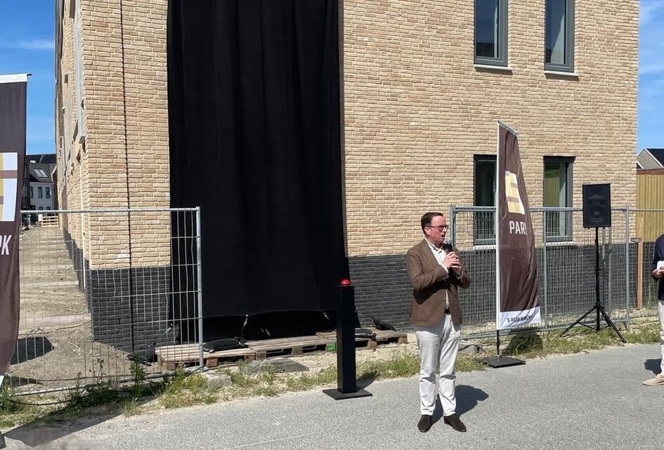 Onthulling muurschildering van dr. Stumphius