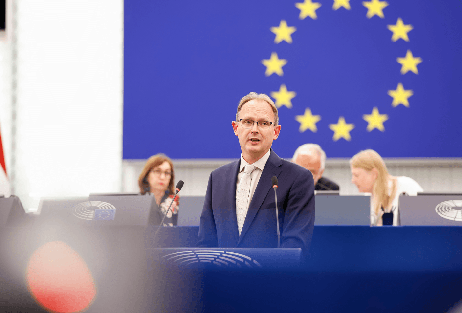 Europees Parlement eist maatregelen tegen gedwongen huwelijken Pakistan. Eveneens reprimande Nigeria vanwege aanvallen moslimextremisten 