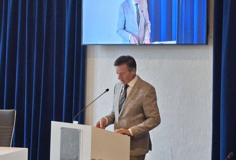 MAIDENSPEECH Gert van Roekel