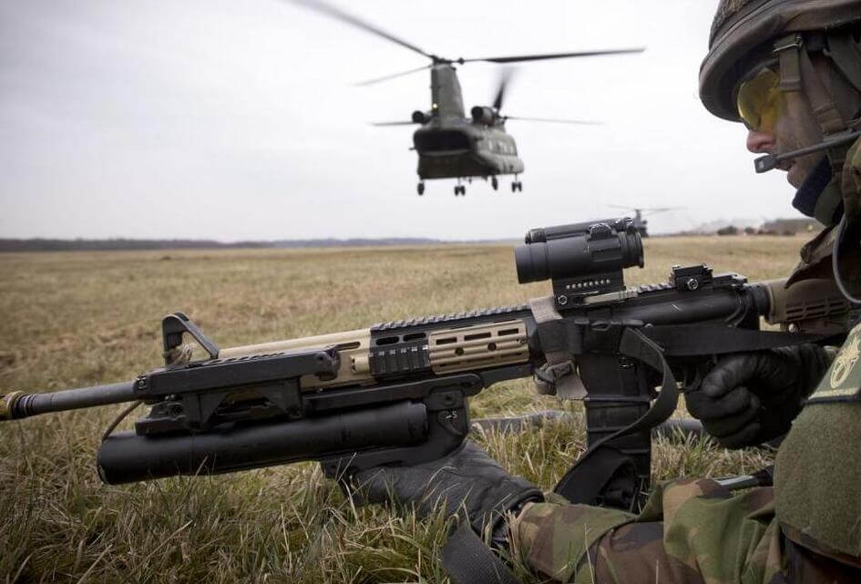 Stuur onze krijgsmacht met het beste materieel het veld in