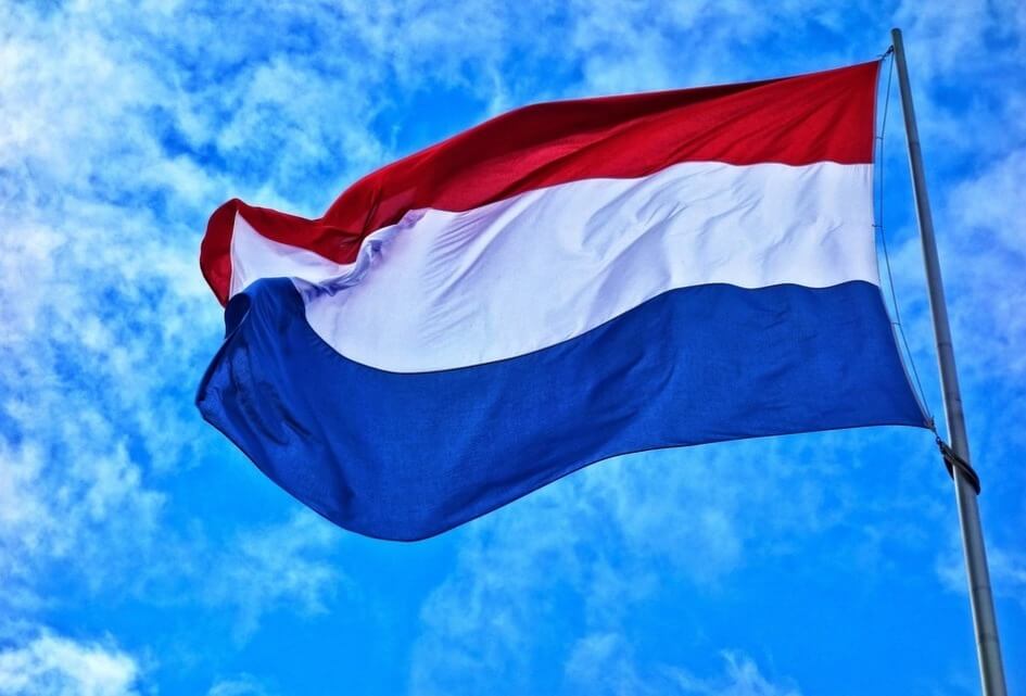 SGP tegen activistische regenboogvlag op de Tweede Kamer