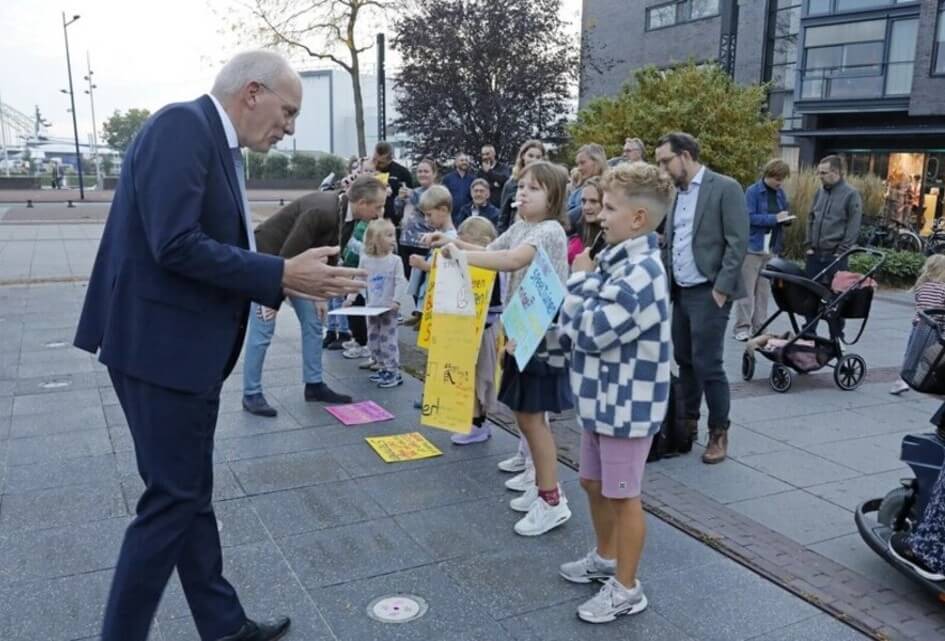 ‘Hardnekkig misverstand’ in Alblasserdam: wel geld voor vluchtelingen Oekraïne, niet voor behoud speelplekken