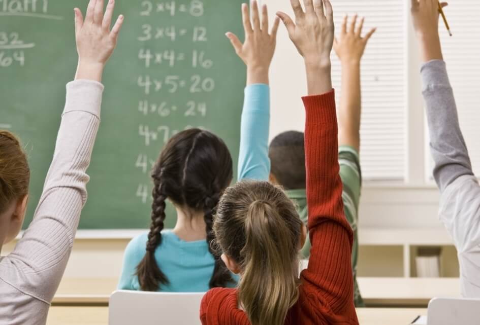 Geef kleine scholen en gemeenschappen de tijd