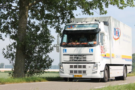 Een zonnige dag, bijna honderd vrachtauto’s en veel vrijwilligers