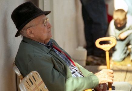 SGP vraagt meer aandacht voor  eenzaamheid in Apeldoorn