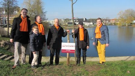 'Duurzame' SGP plant koningslinde in Zwartsluis