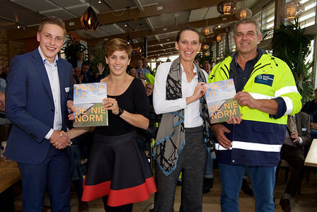 Vrijwillige dijkwachten in het zonnetje