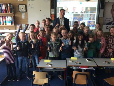 Maarten Slingerland geeft gastles op Johannes Calvijnschool 