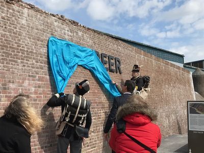 Onthulling letters OOSTBEER
