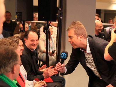 Ferdinand geeft Lilian de eerste prijs