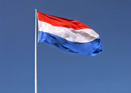 Steun voor SGP-plan permanent vertoon Nederlands vlag op gemeentehuis