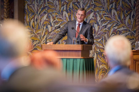Wetsvoorstel Dekker in strijd met de Grondwet