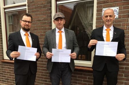 SGP Urk steunt Namenmonument Nederland