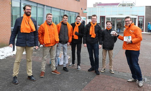 SGP-jongeren voeren campagne.