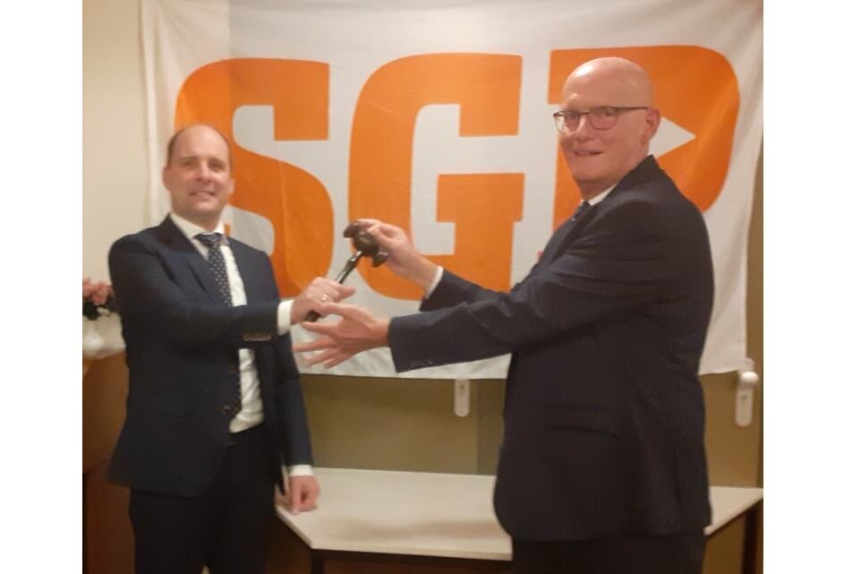 Jowan Heres draagt hamer over aan nieuwe SGP-voorzitter Henry van Wingerden