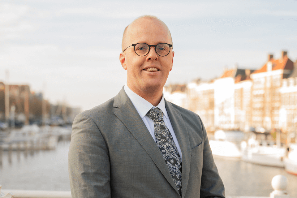 P. (Pau) van den Bergh