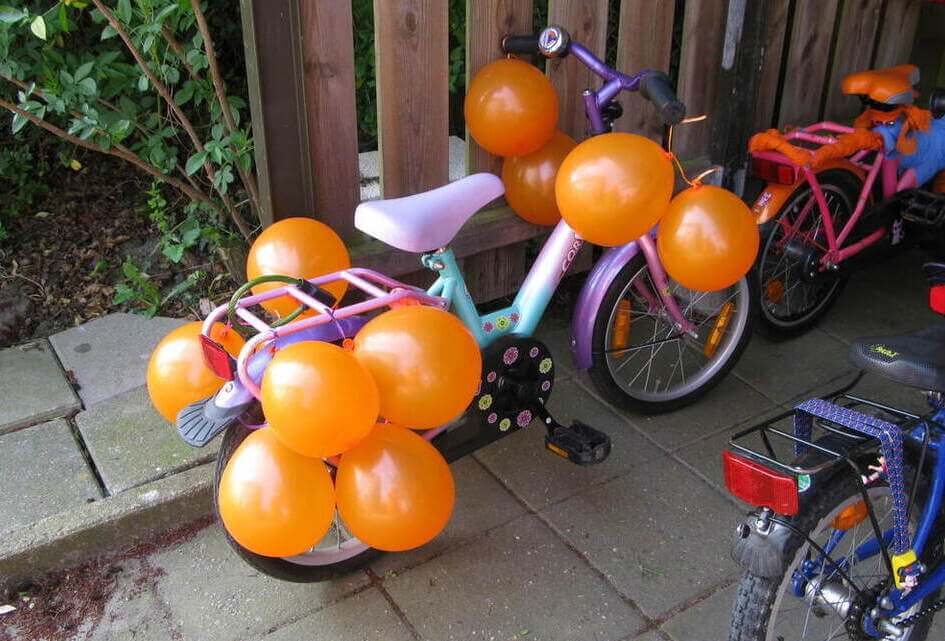 Vragen Koningsdag by the sea in 2025 of 2026