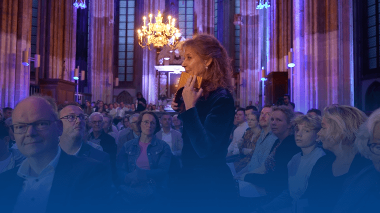 Israël Medley vanuit de Dom in Utrecht